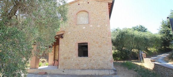 2 bedrooms House in Volterra, Italy No. 145 6