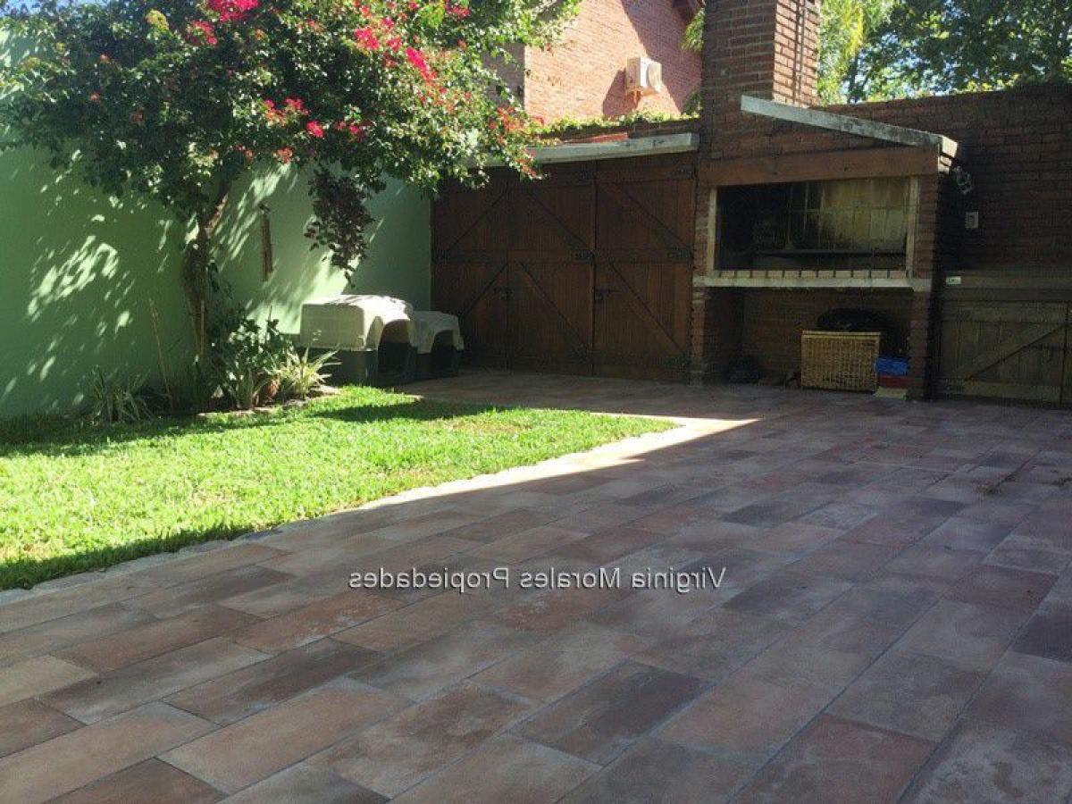 3 bedrooms House in Montevideo, Uruguay No. 6990