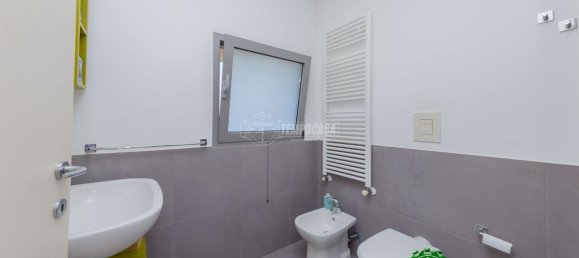 Квартира с 3 комнатами в Павия, Италия № 111560 7