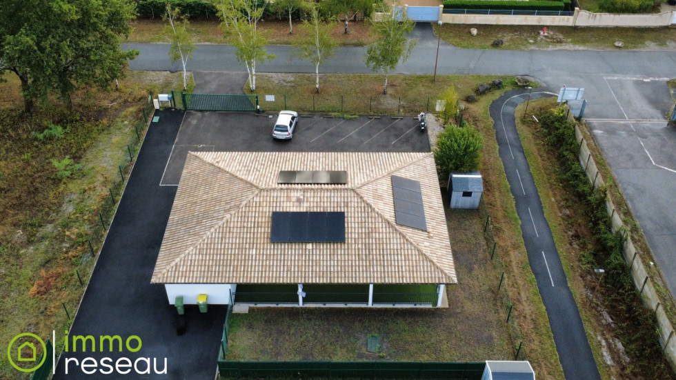 4 bedrooms Commercial property in Le Barp, France No. 348754