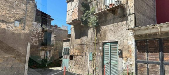 4 rooms House in Pomigliano d'Arco, Italy No. 21351 4