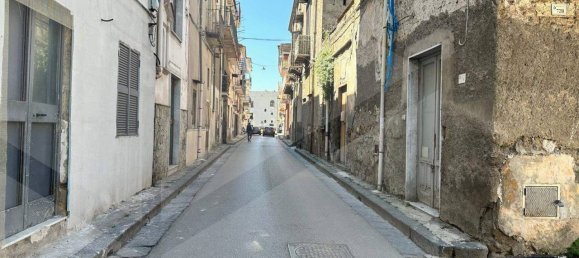 4 rooms House in Pomigliano d'Arco, Italy No. 21351 6