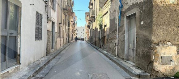 4 rooms House in Pomigliano d'Arco, Italy No. 21351 7