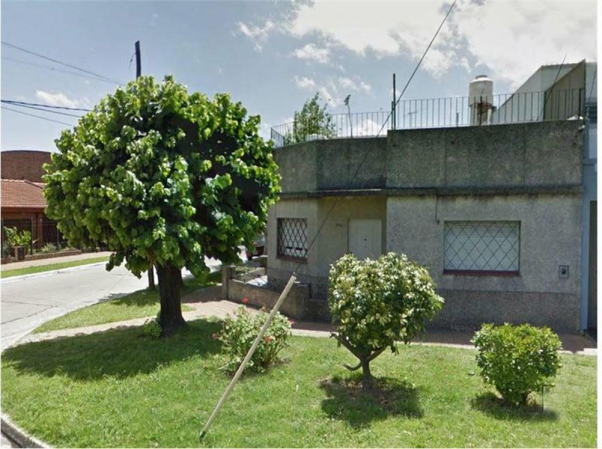 2 bedrooms House in Quilmes, Argentina No. 19464