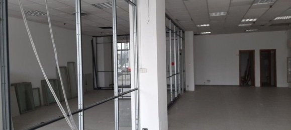 204m² Commercial property in Reggio Emilia, Italy No. 9972 2