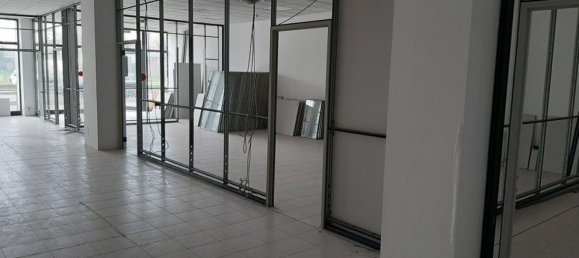 204m² Commercial property in Reggio Emilia, Italy No. 9972 3