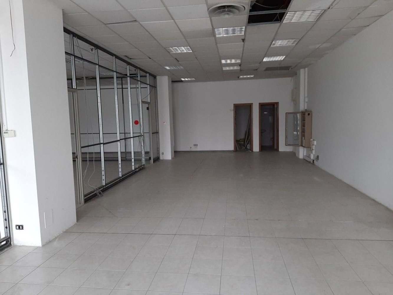 204m² Commercial property in Reggio Emilia, Italy No. 9972