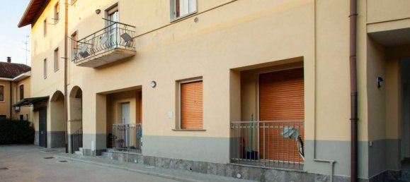 2 rooms Apartment in Limbiate, Italy No. 18916 19