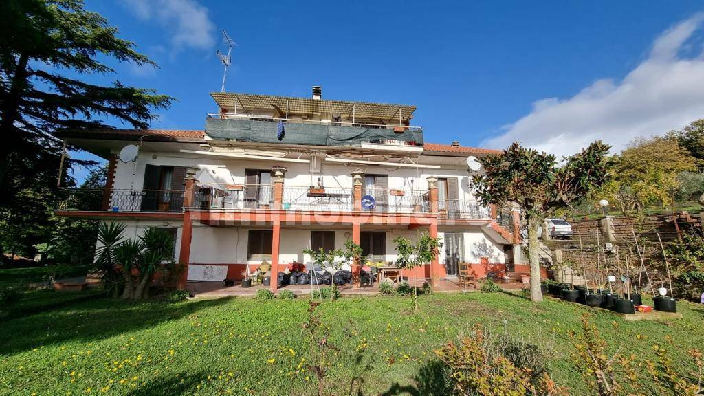 12 chambres Villa à Trevignano Romano, Italy No. 105988