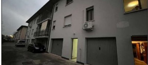 2-salle Appartement à Porto Mantovano, Italy No. 314754 4
