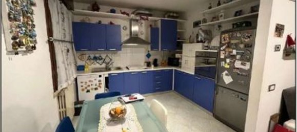 2-salle Appartement à Porto Mantovano, Italy No. 314754 8