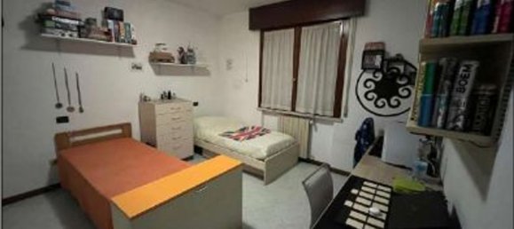 2-salle Appartement à Porto Mantovano, Italy No. 314754 11