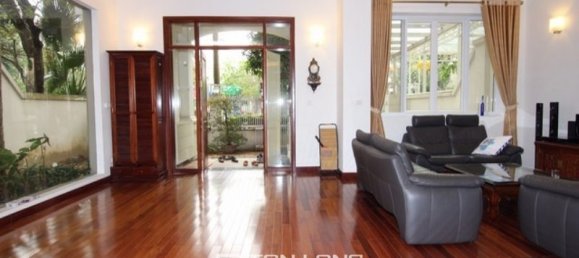 5 bedrooms Villa in Tay Ho, Vietnam No. 822 2