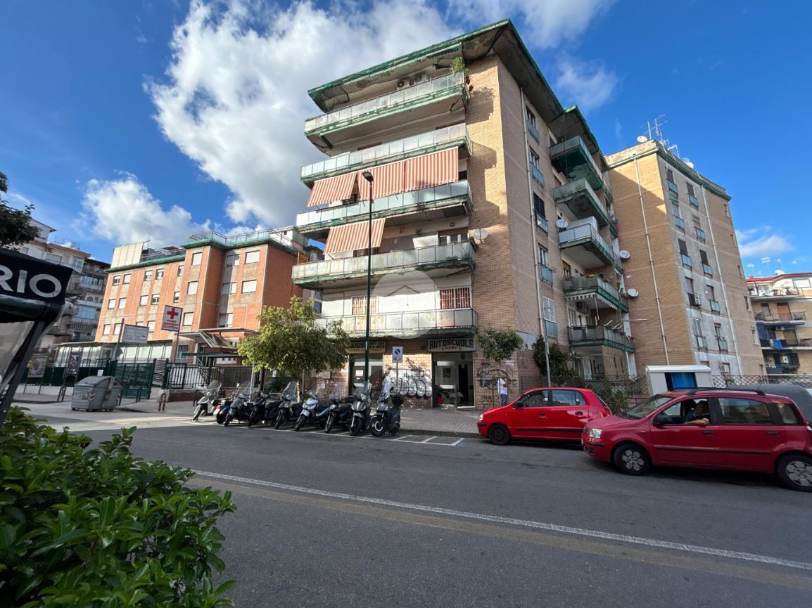 Apartamento de 4 habitaciónes en Naples, Italy No. 131554
