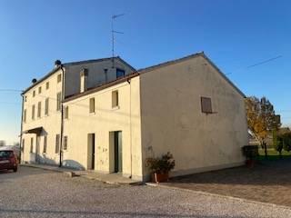 8 rooms House in Bondeno, Italy No. 172329