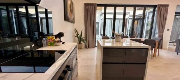 Villa de 3 dormitorios en Bang Tao, Thailand No. 8640 13