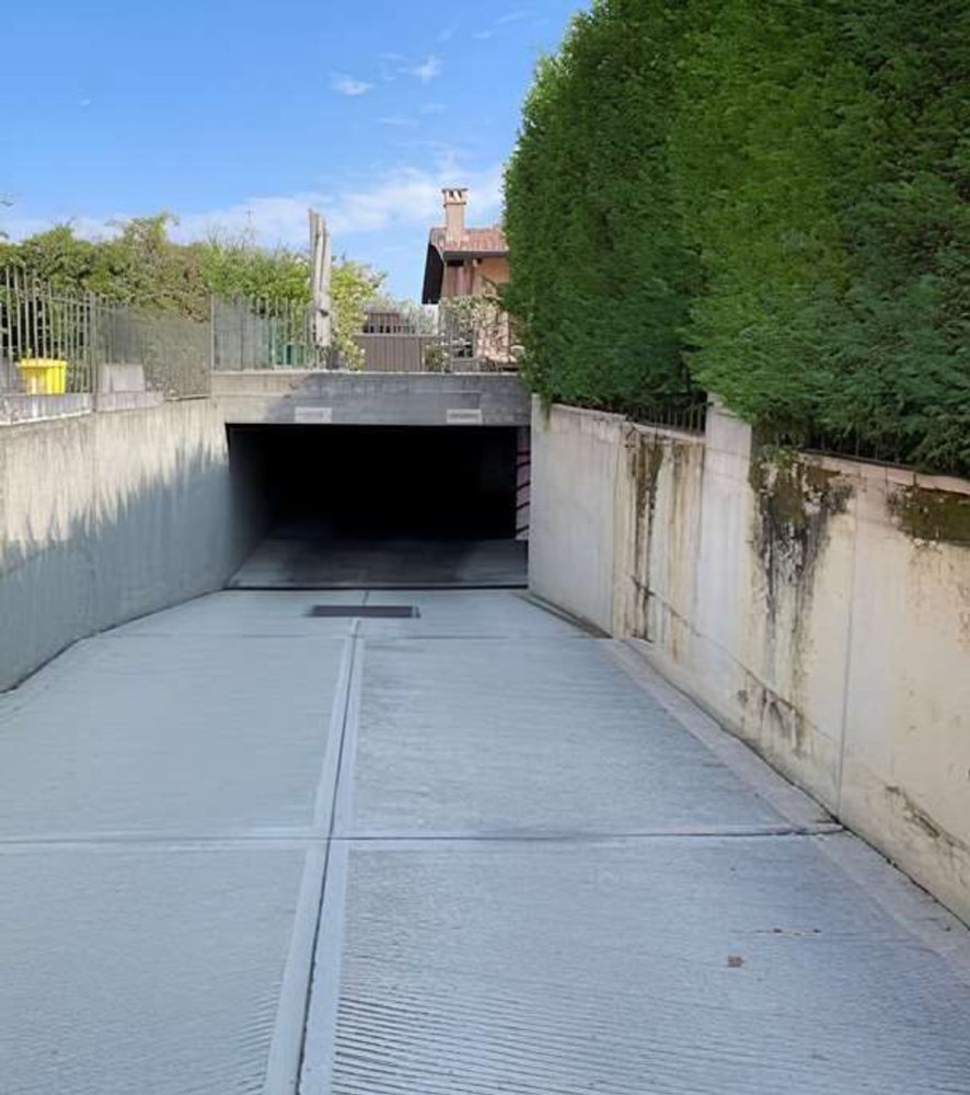  مرآب في Pavia, Italy 32متر مربع رقم 364843