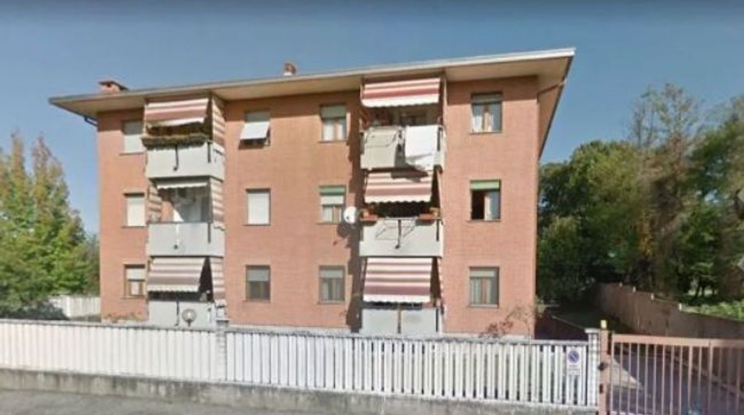 3غرفة شقة في Solaro, Italy رقم 60637