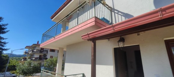 6 rooms Villa in Rogliano, Italy No. 268947 4