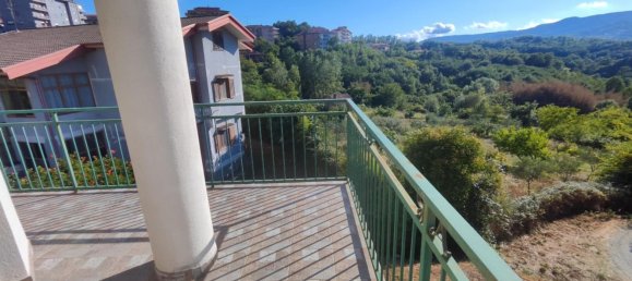 6 rooms Villa in Rogliano, Italy No. 268947 2