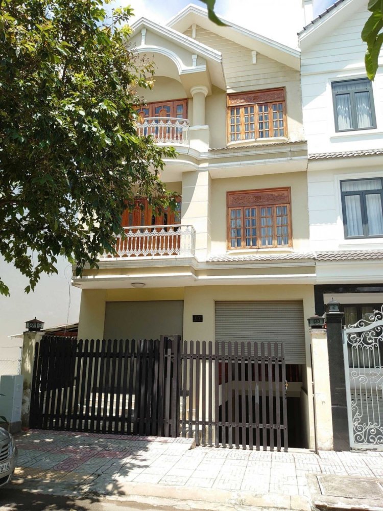 126m² Townhouse in District 7, Vietnam No. 20072