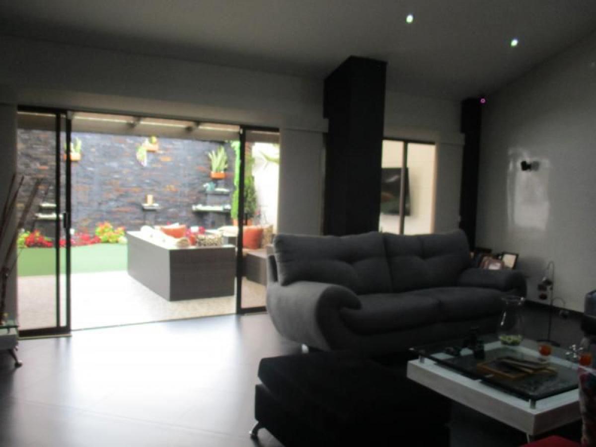 4 bedrooms House in Bogota, Colombia No. 10276