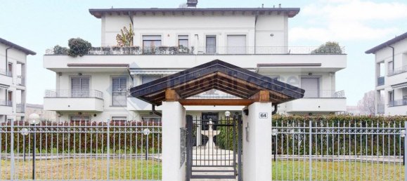 3 bedrooms Apartment in Seregno, Italy No. 138478 2