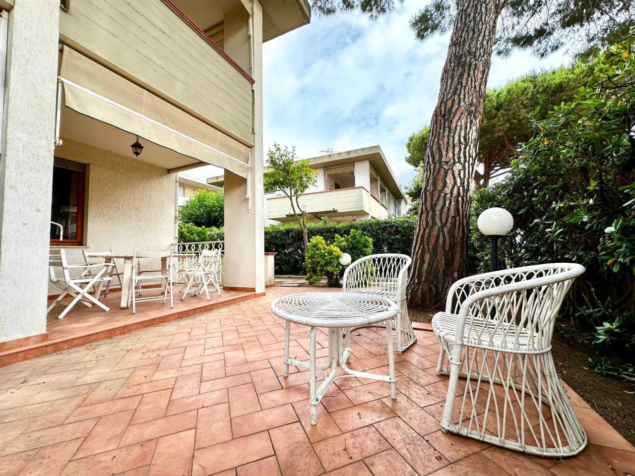 7 rooms Villa in Follonica, Italy No. 133389