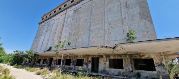 12 rooms Building in Foggia, Italy No. 148664 4