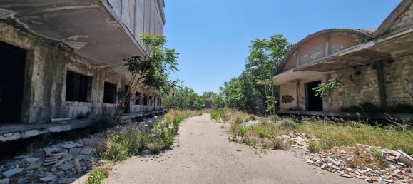 12 rooms Building in Foggia, Italy No. 148664 5