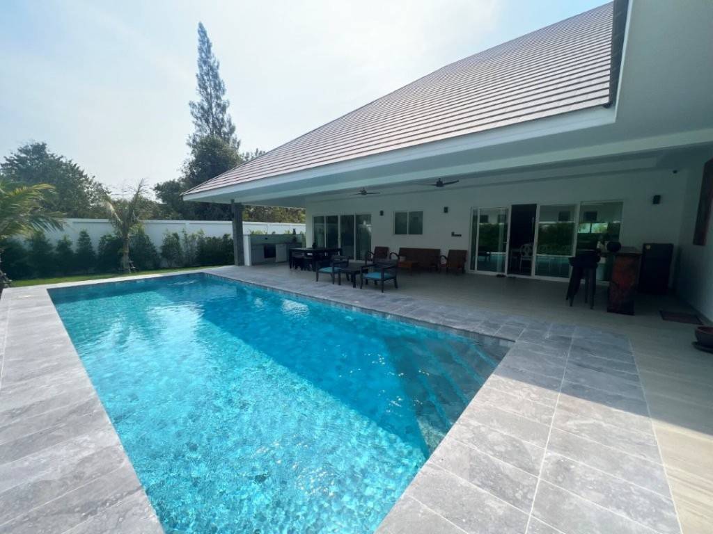 3 bedrooms Villa in Hua Hin, Thailand No. 32860