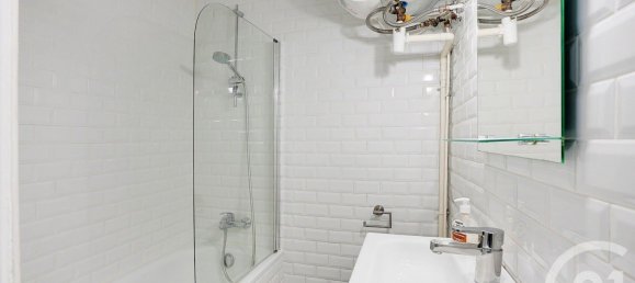 Studio in Paris, France No. 296436 10