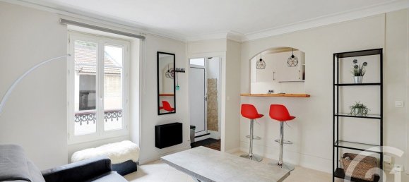 Studio in Paris, France No. 296436 2