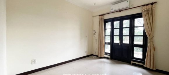 5 bedrooms Villa in Tay Ho, Vietnam No. 623 24