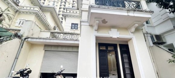 5 bedrooms Villa in Tay Ho, Vietnam No. 623 3