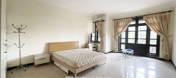 5 bedrooms Villa in Tay Ho, Vietnam No. 623 13