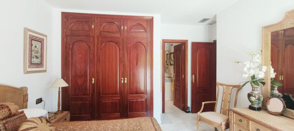 Apartamento de 4 dormitorios en Marbella, Spain No. 135021 12