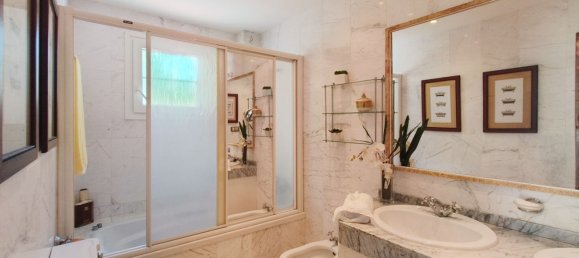 Apartamento de 4 dormitorios en Marbella, Spain No. 135021 14