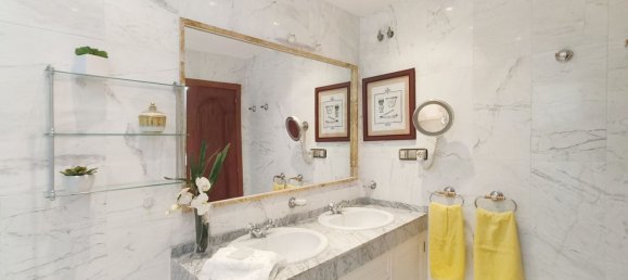 Apartamento de 4 dormitorios en Marbella, Spain No. 135021 13