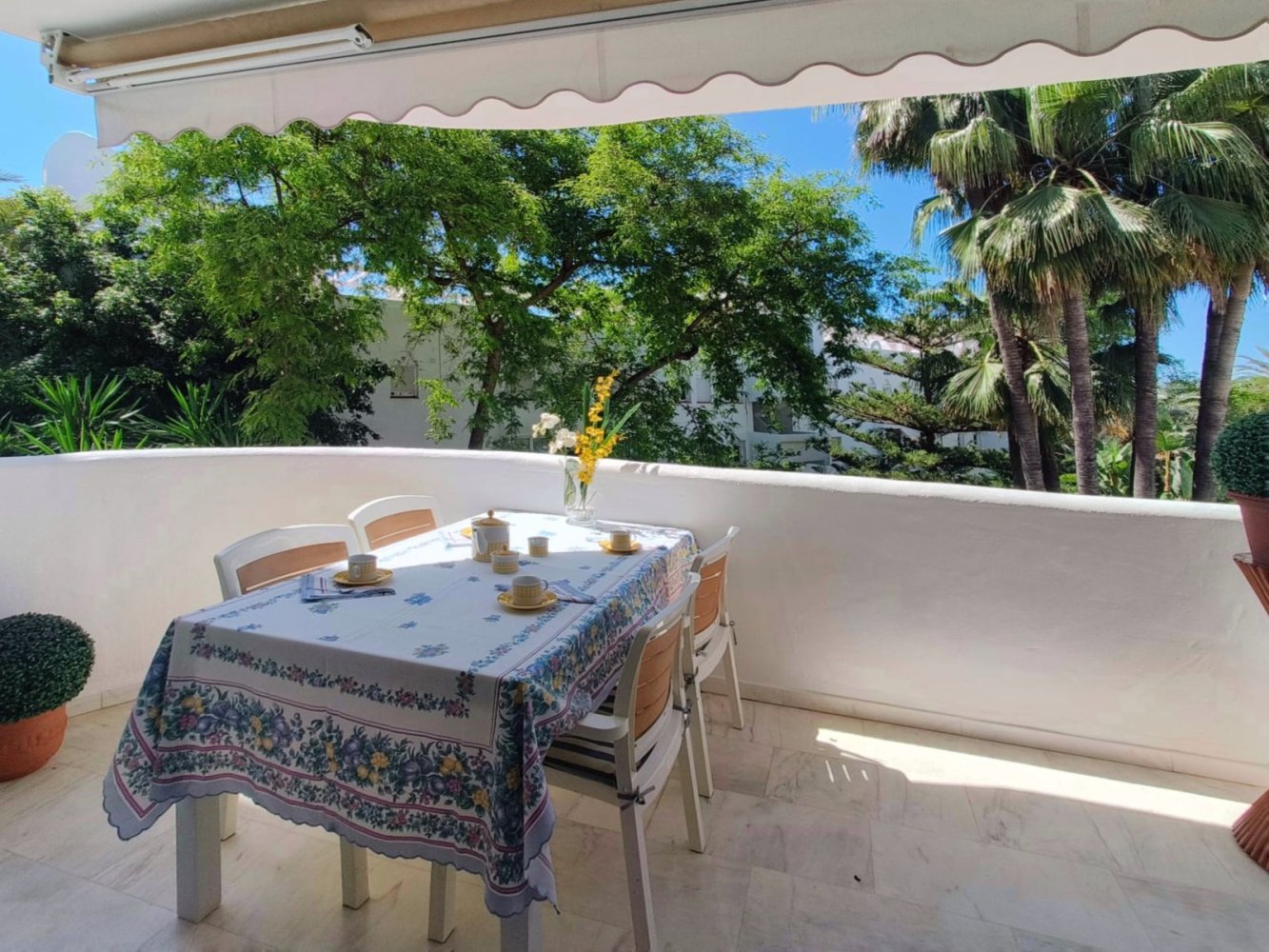 Apartamento de 4 dormitorios en Marbella, Spain No. 135021