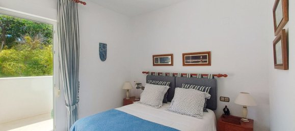 Apartamento de 4 dormitorios en Marbella, Spain No. 135021 15