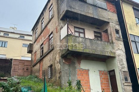 255m² Building in Porto, Portugal No. 14239