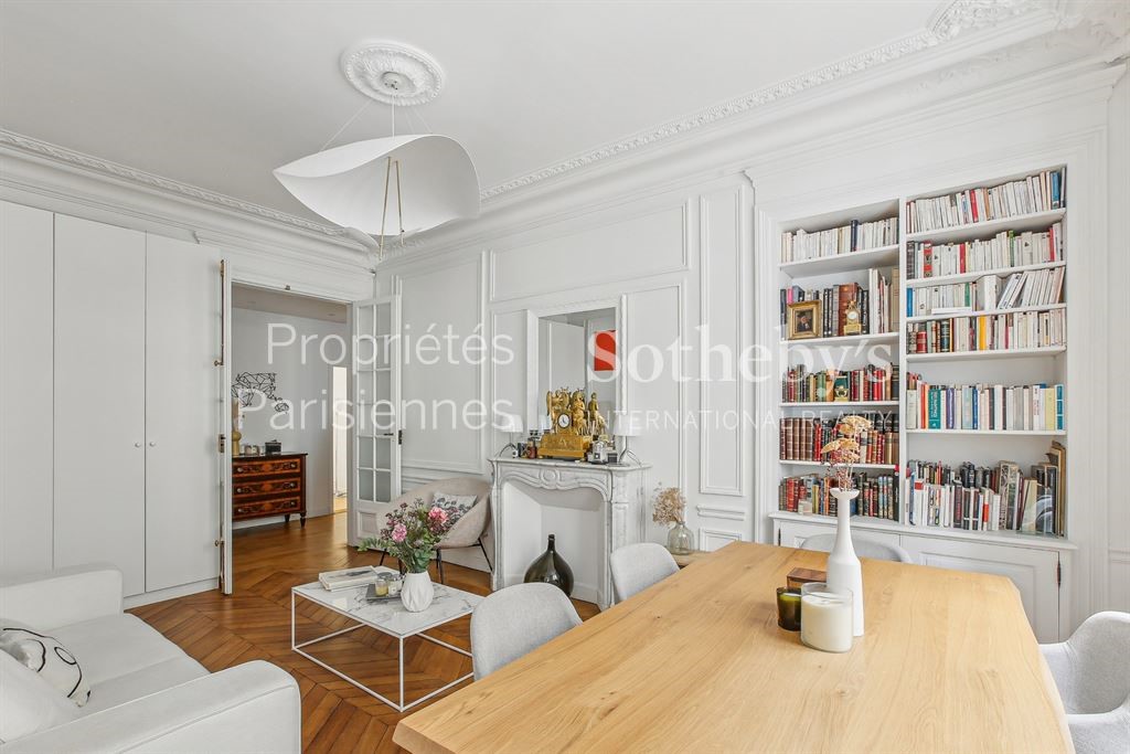 3 bedrooms Apartment in Paris, France No. 347915