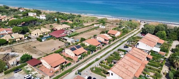 Casa de 4 dormitorios en Campofelice di Roccella, Italy No. 358326 2