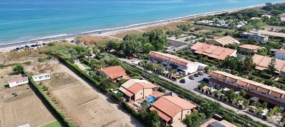 Casa de 4 dormitorios en Campofelice di Roccella, Italy No. 358326 6