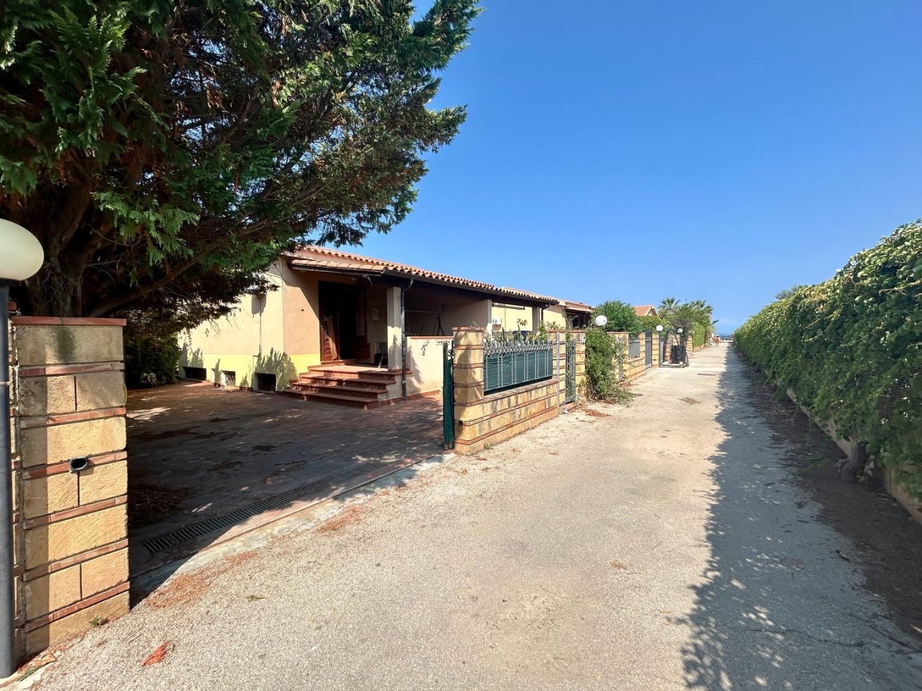 Casa de 4 dormitorios en Campofelice di Roccella, Italy No. 358326