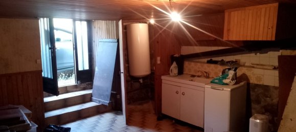 2 bedrooms House in Auzon, France No. 342682 3