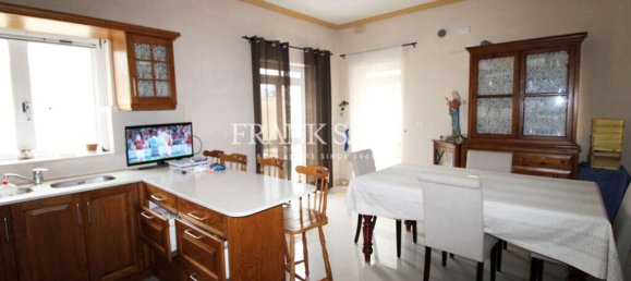3 bedrooms Villa in Attard, Malta No. 2220 2