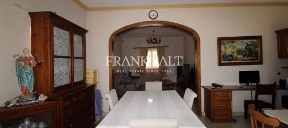3 bedrooms Villa in Attard, Malta No. 2220 11