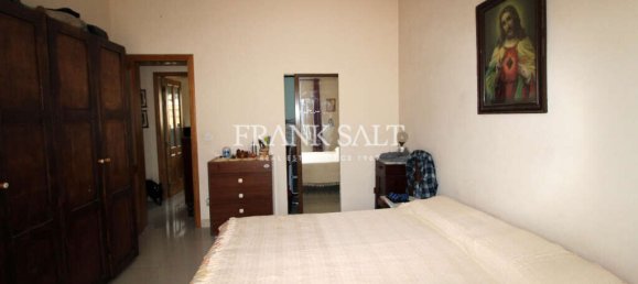 3 bedrooms Villa in Attard, Malta No. 2220 4